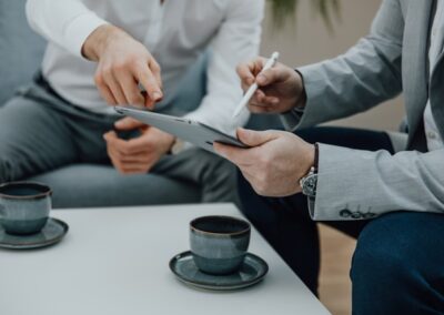 Gevraagd: een communicatiemedewerker en penningmeester